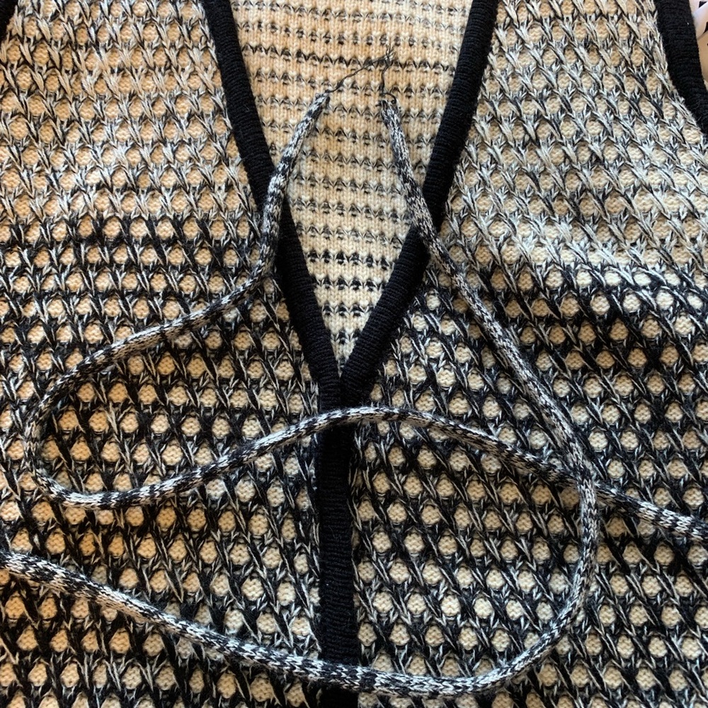 BCBGMaxAzria SHRUG - Picture 7 of 7